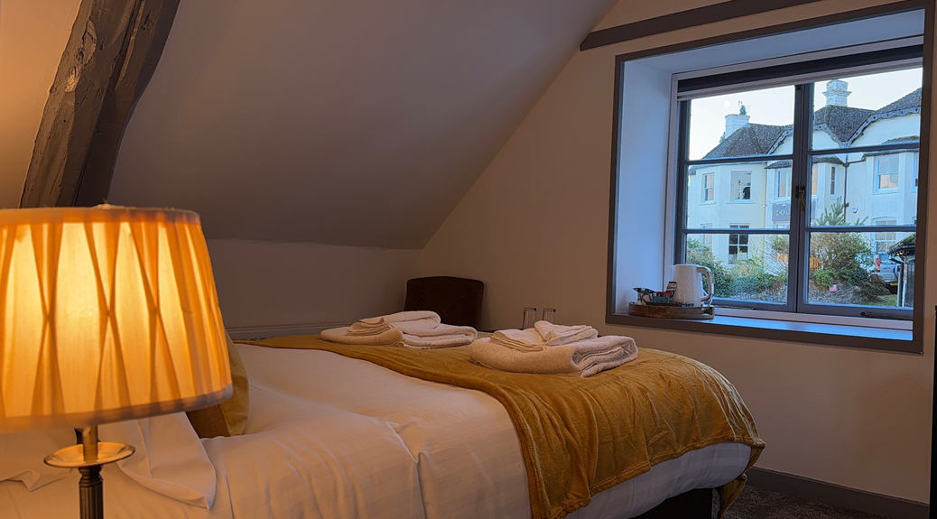 The Harbour Room - Comfortable King-size Bed